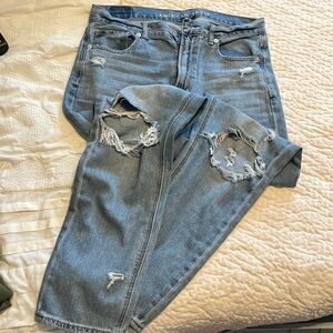 American Eagle Distressed Mom Jean Light Wash 8